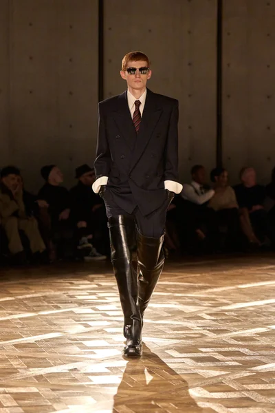 Look 7